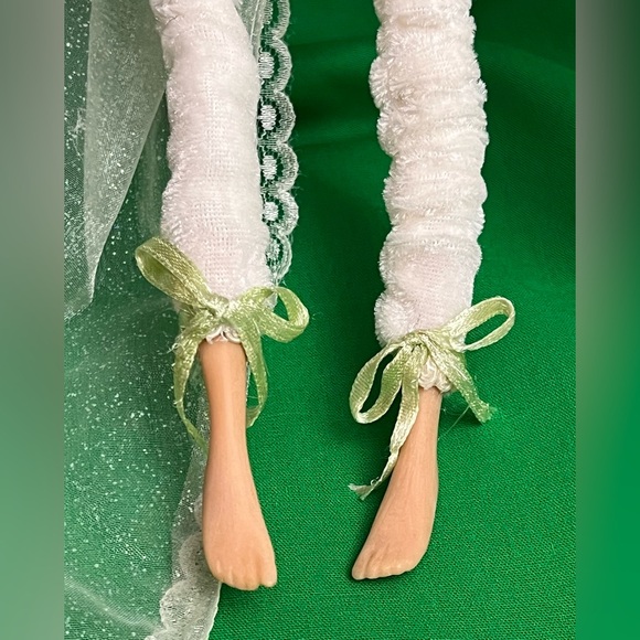 Flower Fairy with Butterfly Wings by MARK ROBERTS - Large - Picture 7 of 9